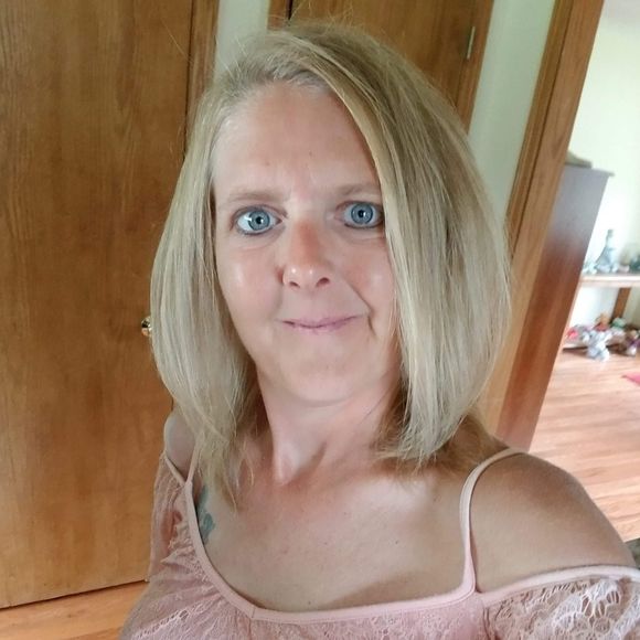 Meet your Posher, Deb - Picture 1 of 1